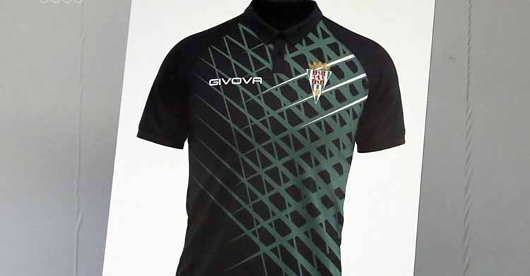 Los polos de Givova para repartir entre los abonados del Cordoba CF ya llegaron de Italia.