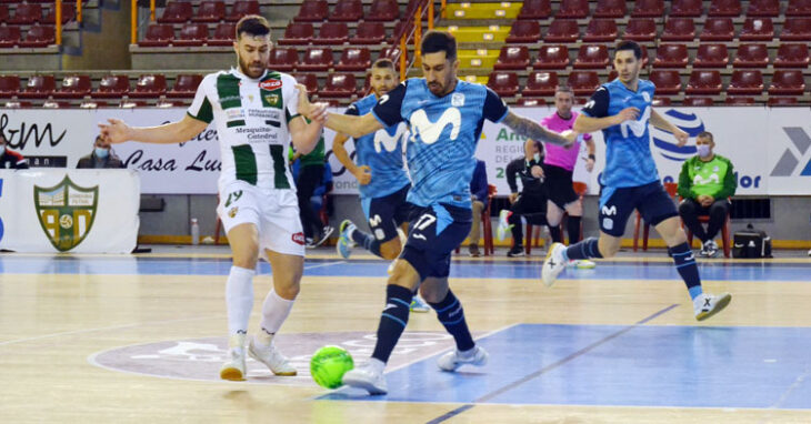 Alberto Saura porfiando por un balón en el duelo contra el Inter. Autor: Javier Olivar