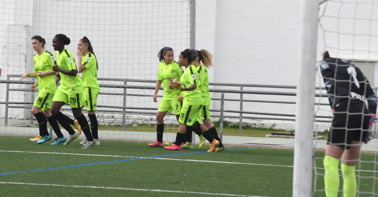 Las jugadoras pozoalbenses celebrando el tanto de Natalia Montilla. Foto: CD Pozoalbense
