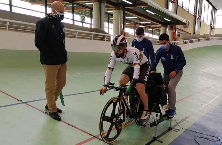 Alfonso Cabello antes de tomar la salida en la pista de Galapagar.