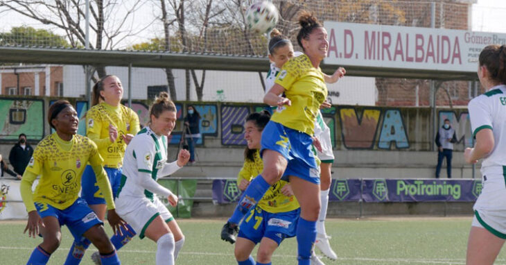 Las blanquiverdes tienen que hacerse fuertes en casa para salvarse. Foto: Antonio Quintero