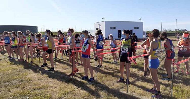 Las más veteranas féminas en la línea de salida de El Pinillo.