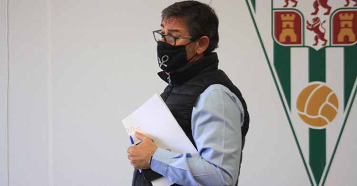 Javier González Calvo al finalizar su intervención en el estadio.
