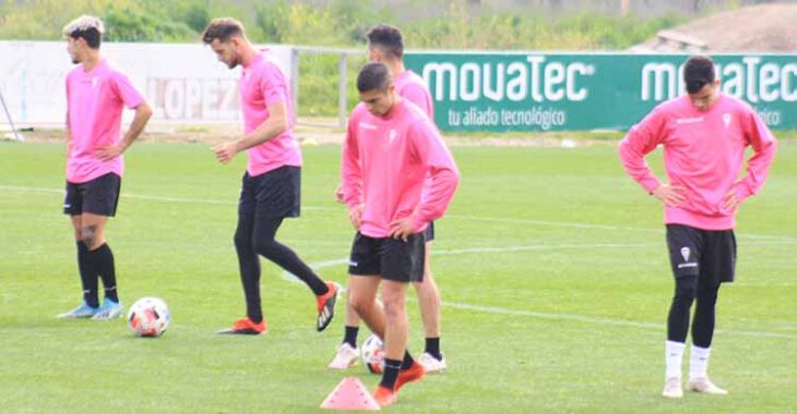 Jesús Álvaro y Carlos Valverde regresan a la convocatoria, con la vuelta al filial de Álex Meléndez.