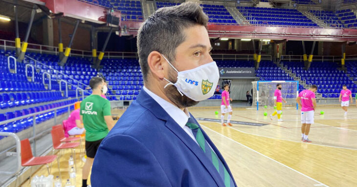 Josan González antes de comenzar el partido. Foto: Córdoba Futsal