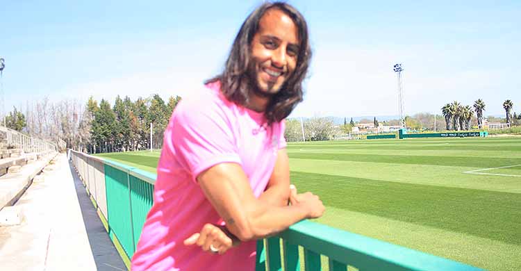 Mario Ortiz desde la grada de la Ciudad Deportiva.