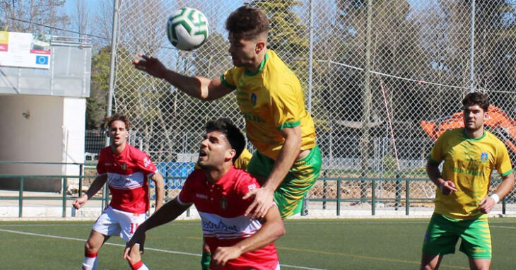 Montilla y Espeleño en su derbi de hace unas semanas. Foto: Montilla CF