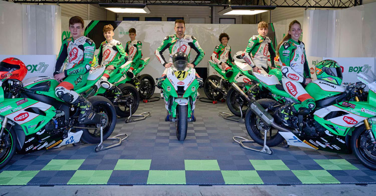 Los pilotos del DEZA – BOX 77 Racing Team para la temporada 2021. Foto: Pix MotoRR