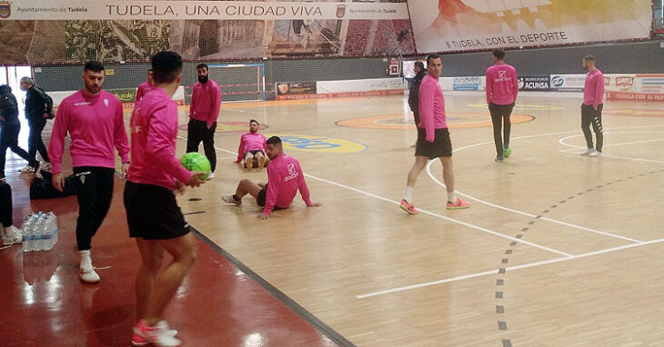 Los jugadores del Córdoba Patrimonio trabajando en Tudela. Foto: @CordobaFutsal