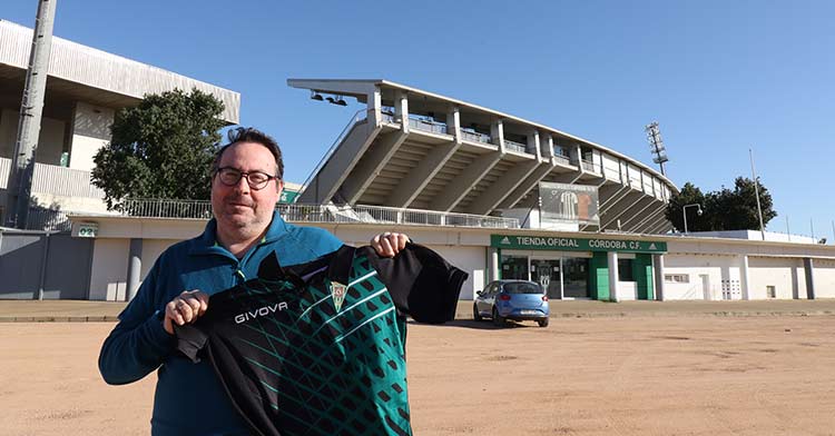 Rafa Fernández con su polo de Givova.