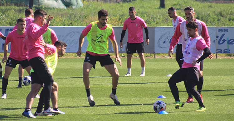 Alberto Ródenas no se ejercitó ningún día de la semana con el resto de sus compañeros y se caerá de la convocatoria ante el Betis Deportivo.