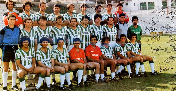 La plantilla de aquel Córdoba en Tercera con Juan Luna Eslava, Mariano Mansilla, Pepín, Valentín, Luna Toledano, Ricar, Coco y tantos otros cordobeses.