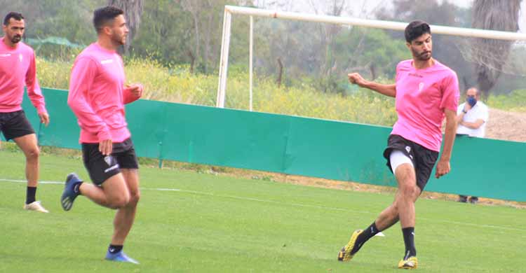Ricardo Visus entrenando con el primer equipo del Córdoba CF.
