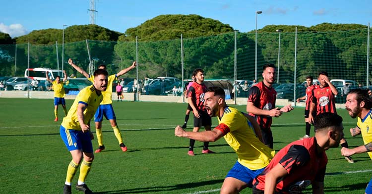 Los jugadores del Cádiz B celebran el tanto conseguido en la derrota ante el Real Murcia (2-1) la pasada jornada.