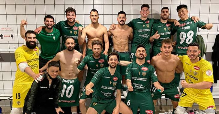 La alegría de la plantilla del Córdoba Patrimonio tras su victoria en Zaragoza (1-2).