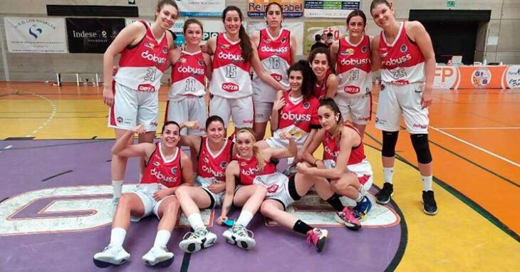 La alegría de las jugadoras del Dobuss Córdoba Basket tras su pase a semifinales.