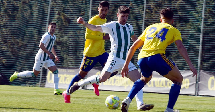 Javi Flores en el encuentro de la temporada pasada en Cádiz. Foto: CCF