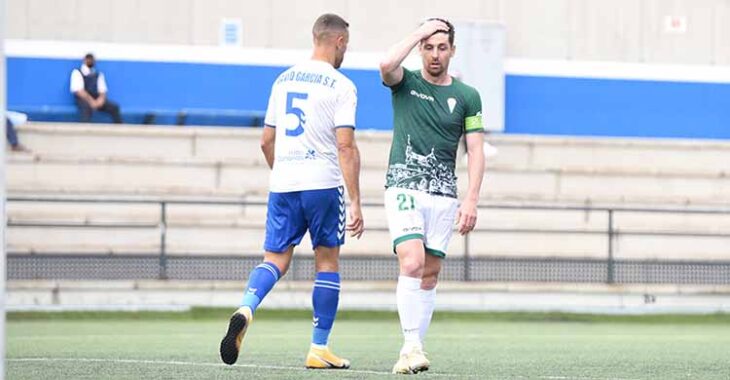 Javi Flores se lamenta tras perdonar el 0-2