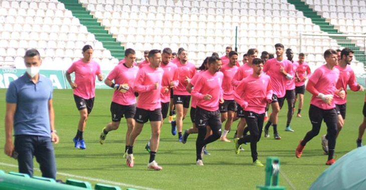 Juan Gutiérrez 'Juanito' esta mañana en El Arcángel mientras la plantilla hacía carrera continua.