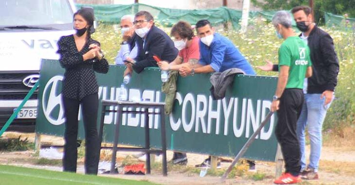 Javier González Calvo, Miguel Valenzuela, Raúl Cámara y Juanito siguiendo el entrenamiento.