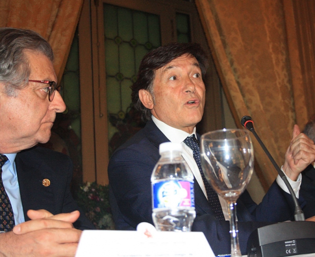 José Ramón Lete a su paso por el Círculo de la Amistad de Córdoba.