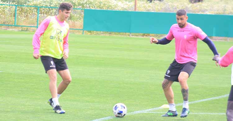 Alberto del Moral regresa a a la convocatoria tras superar su lesión en el tobillo.