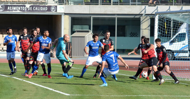 El Salerm Puente Genil en su partido en Chapín. Foto: edutododeportes / Xerez Deportivo FC