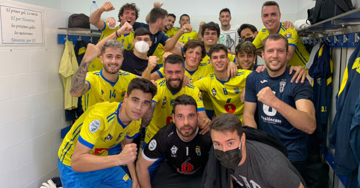 El festejo de los jugadores del Ciudad Jardín tras tumbar al San José