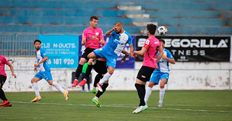 Un lance del encuentro entre el Xerez CD y el Ciudad de Lucena (0-0).