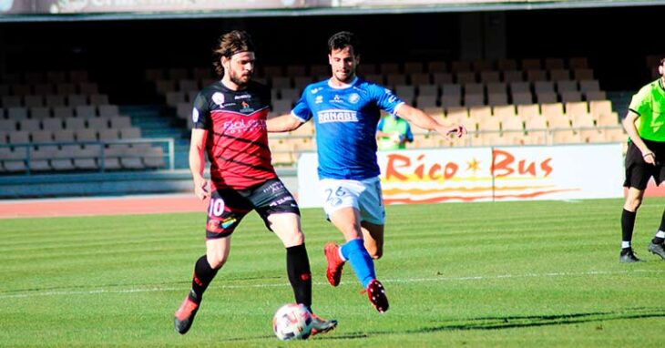 Una imagen del partido de ida entre los xerecistas y el Salerm, tras el que surgió el brote. Foto: Xerez Deportivo FC