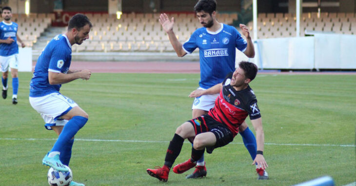 Un lance del encuentro del sábado entre el cuadro xerecista y el Salerm Puente Genil. Foto: Xerez Deportivo FC