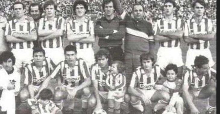 Otro once de aquella temporada 1984-85, con Juan Luna Eslava arriba, el segundo por la derecha.Otro once de aquella temporada 1984-85, con Juan Luna Eslava arriba, el segundo por la derecha.