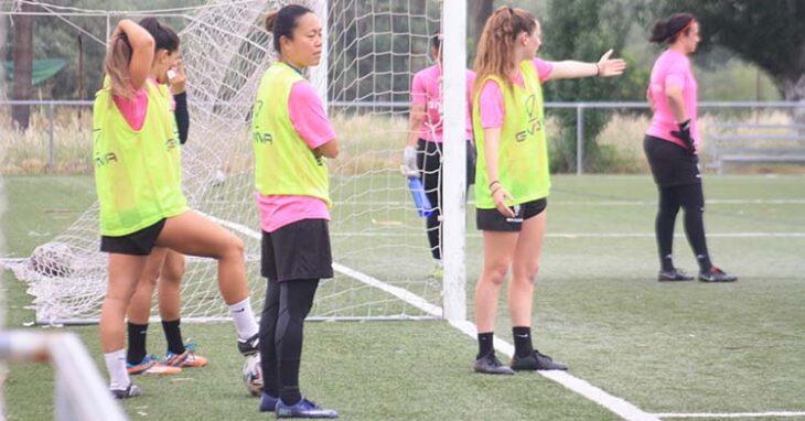 Las chicas del Córdoba Femenino en su antepenúltimo entrenamiento antes partido final del curso.