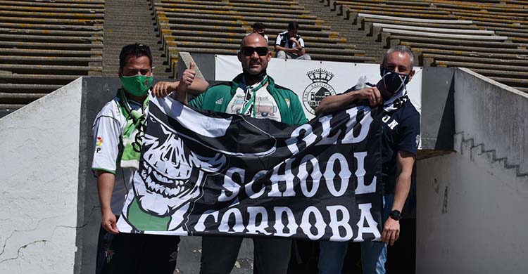 Los tres cordobesistas que viajaron a La Línea para ver el único partido de la temporada como visitantes.