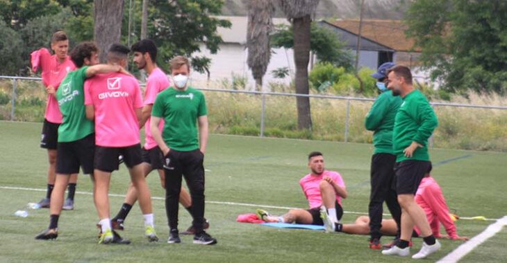 David Ortega entrenando este lunes al filial, que ve cortado su buen final de temporada por los deméritos del primer equipo.