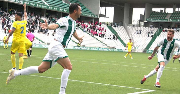 Miguel de las Cuevas celebrando su último gol ante el filial del Cádiz.