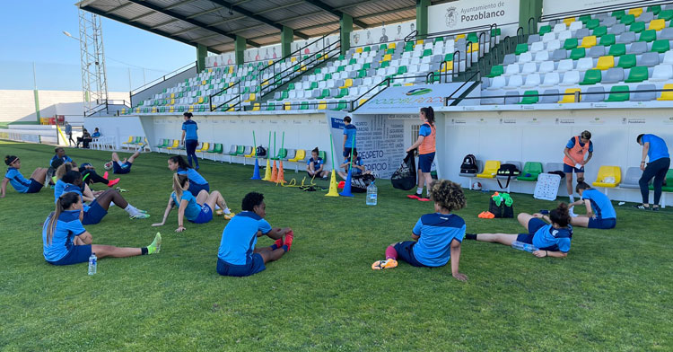Las jugadoras del Pozoalbense en el Municipal en un entrenamiento de esta semana. Foto: CD Pozoalbense