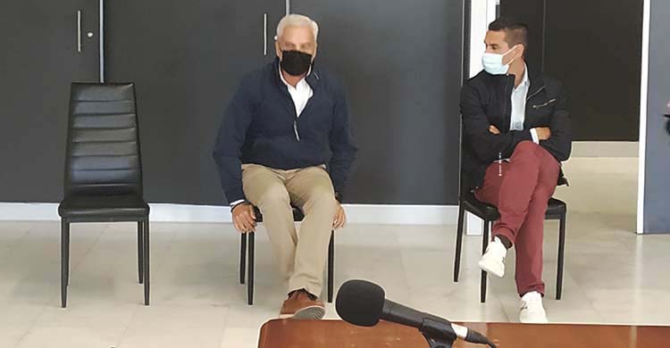 Miguel Valenzuela y Juan Gutiérrez 'Juanito' negocian su salida del Córdoba que aún no es oficial.
