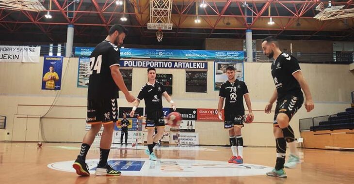 Mitic, Marcio, Melgar y David Estepa calentando en Artaleku en la previa del partido ante el Bidasoa de Irún.