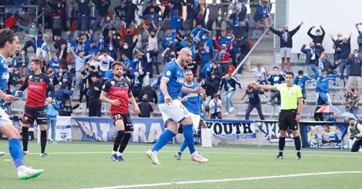 Antonio Sánchez celebra el 1-1, de penalti. Foto: Xerez Deportivo FC.