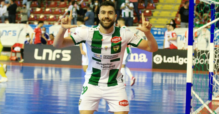 Saura celebrando un tanto esta temporada. Foto: Córdoba Futsal