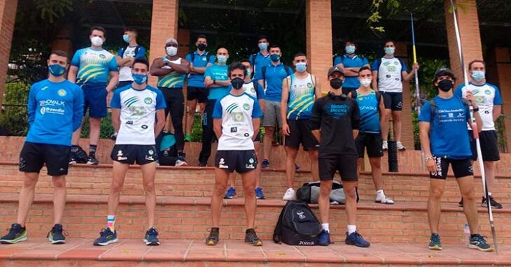 El grupo del Surco Lucena posando en formación