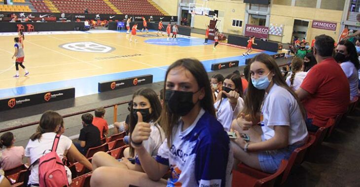 Las chicas de Adeba durante el entrenamientos de la Selección Española de Baloncesto en Vista Alegre.