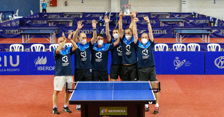 Los jugadores del Cajasur con su octava Copa del Rey. Foto: RFETM