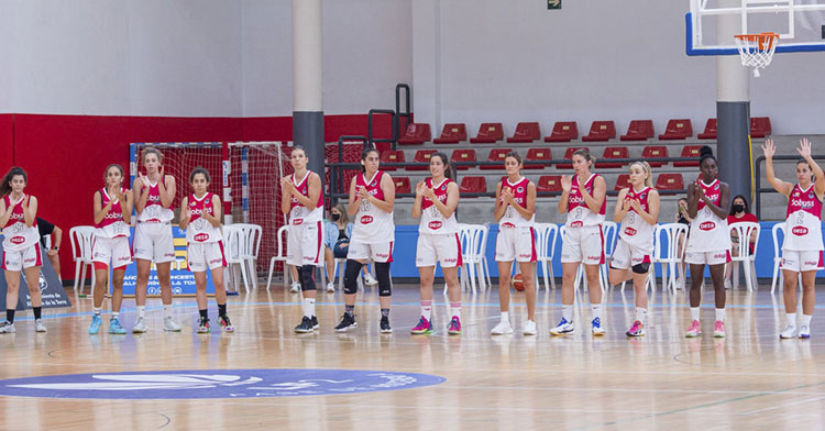 Las jugadoras del Dobuss antes del arranque del partido frente al Fundación Asnimo. Foto: FAB