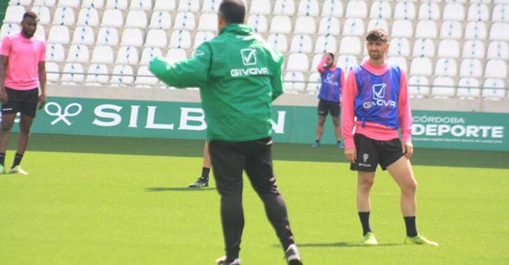 Javi Flores llevará la batuta del equipo de Germán Crespo.