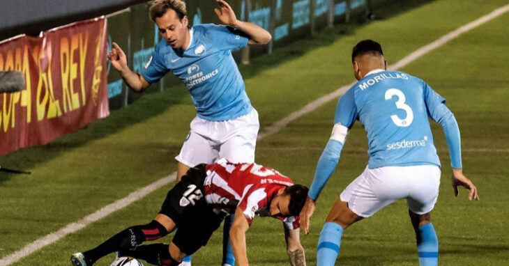 Javi Lara en el partido de Copa del Rey ante el Athletic Club de Bilbao