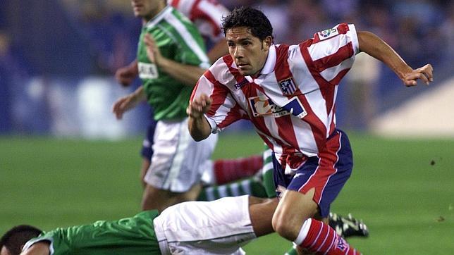 El cordobés Juan Carlos Gómez jugando con el Atlético de Madrid en la década de los 90.