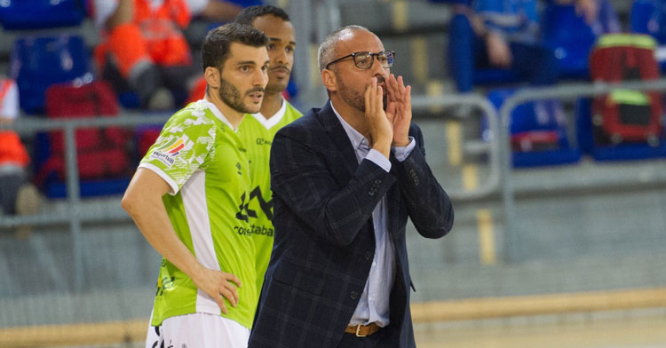 Lolo Urbano junto a su entrenador, Antonio Vadillo. Foto: Palma Futsal
