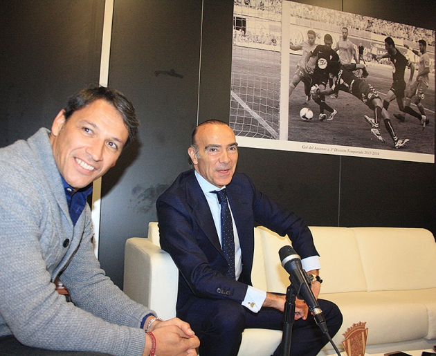 Luis Oliver y Daniel López Ramos durante su encuentro con los representantes de los medios de comunicación.